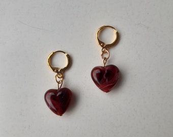 Golden small hoop earrings with solid marble red heart, love earrings, minimalist earrings, cute earrings.