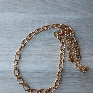 Gouden ketting met bewerkte schakels, 45 cm lang verlengketting, kreeftenklauw slotje, voor mannen en vrouwen, stevige ketting. afbeelding 9