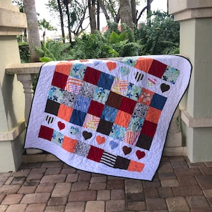Quadrati patchwork personalizzati con trapunta a cuori