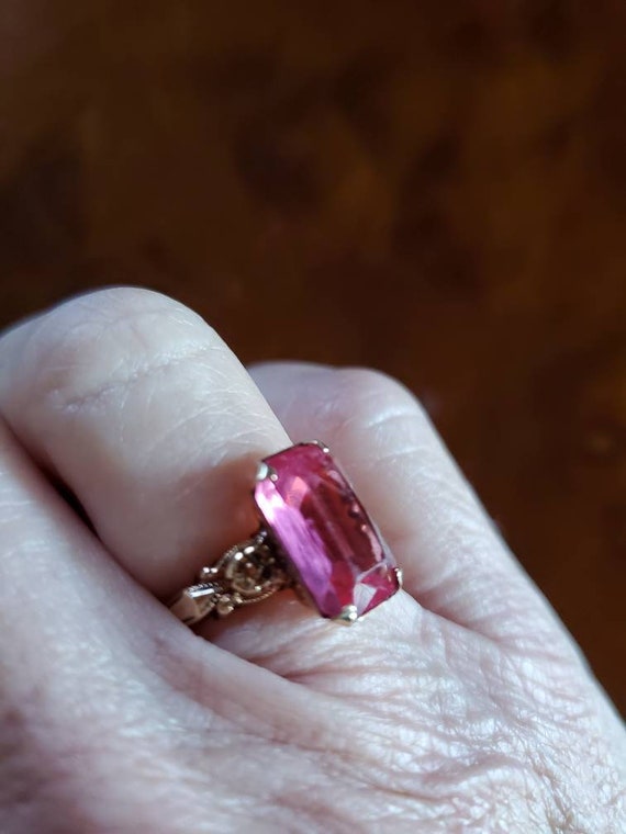 Vintage 10k Yellow Gold Pink Glass Ring