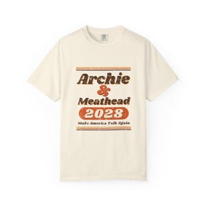 Archie & Meathead 2028 Retro-Kampagnen-Shirt, „Make America Talk Again“, lustiges politisches T-Shirt im 70er-Jahre-Stil, Comfort Colors Elfenbeinfarbenes T-Shirt Bild 1