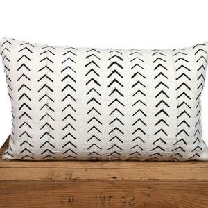 Mudcloth Pillow Cover, African Mud Cloth, Authentic Mud Cloth Pillow | Black and White | &#39;Minnie&#39;