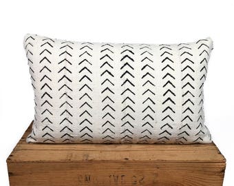 Mudcloth Pillow Cover, African Mud Cloth, Authentic Mud Cloth Pillow | Black and White | 'Minnie'