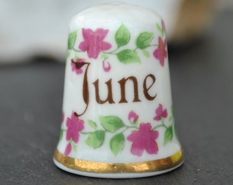 Vintage china thimble Holiday Souvenir Scotland Moffat