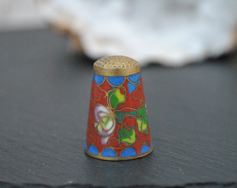 Floral decoration Vintage metal thimble Cloisonne