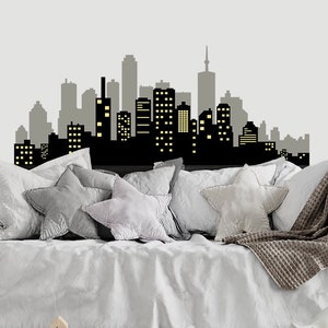 Night City muursticker kinderkamer - muursticker superheld stad skyline - skyline sticker jongens superheld kamer - silhouet met stadslichten
