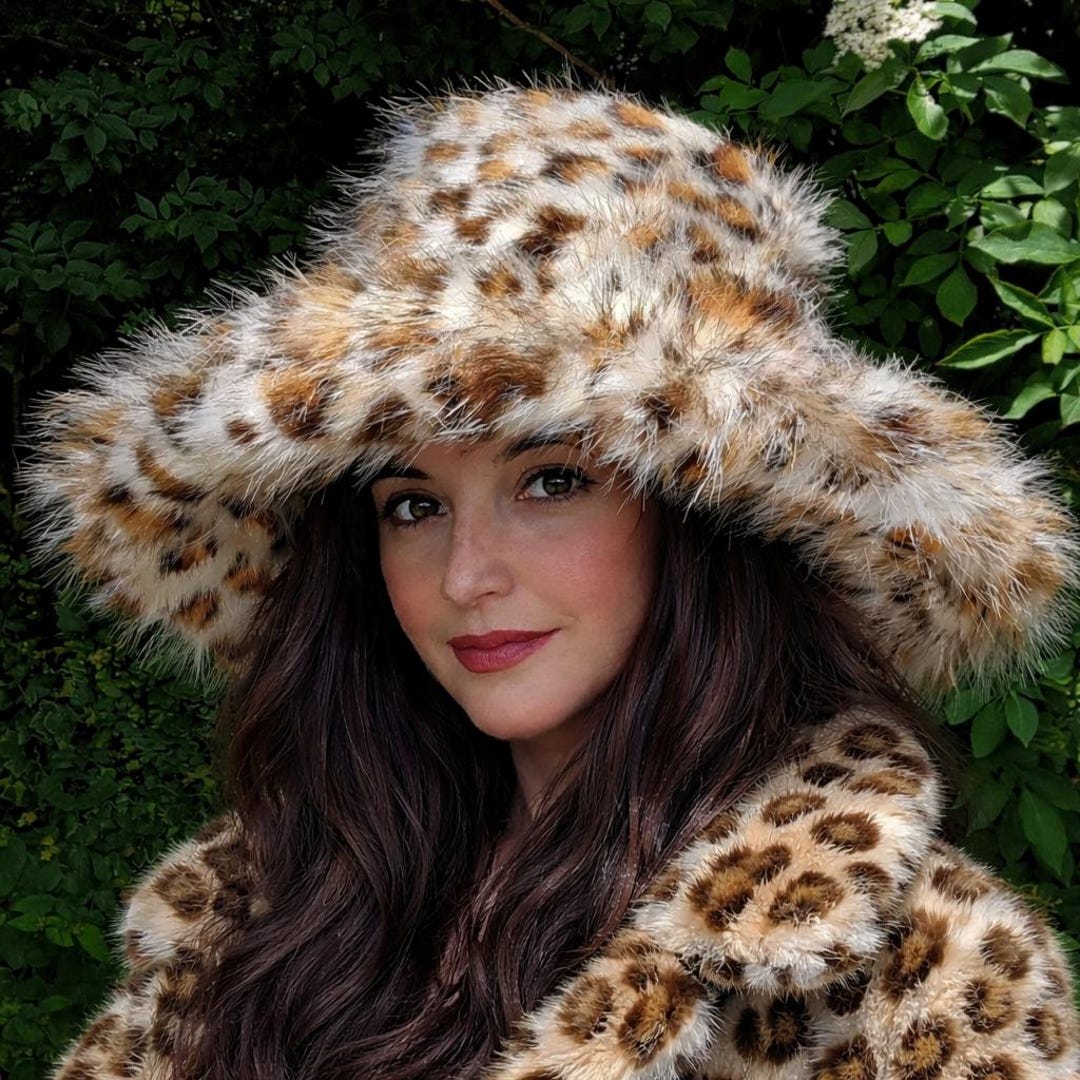 Leopard Print Extra Wide-oversized Wire Brim Fuzzy Bucket Hat