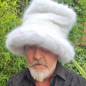 Prachtige 7 inch hoge witte luxe namaakbont hoed-JK stijl hoed-ruimte cowboy stijl hoed-witte nepbont hoed-bruiloft hoed-wreedheid vrij-uniseks-