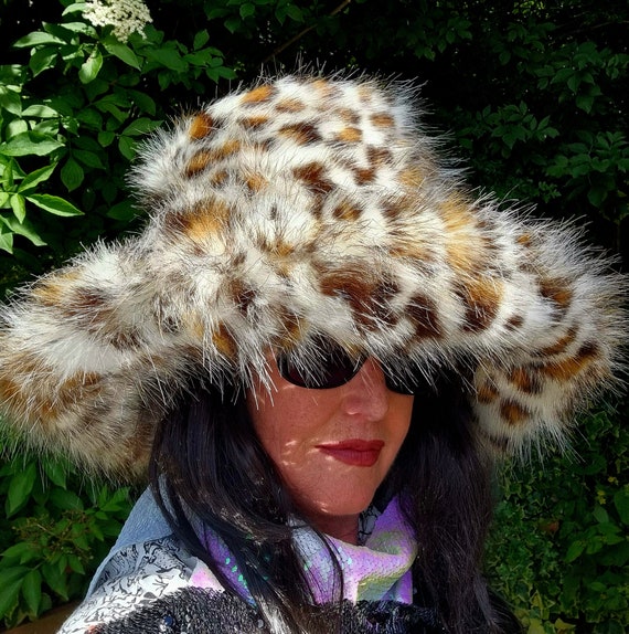 Leopard Print Extra Wide-oversized Wire Brim Fuzzy Bucket  display picture 1