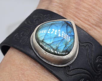 Shadow light – Labradorite Sterling Cuff-Labradorite Leather Bracelet – Sterling Silver Wrapped Stone | Magnetic Cuff