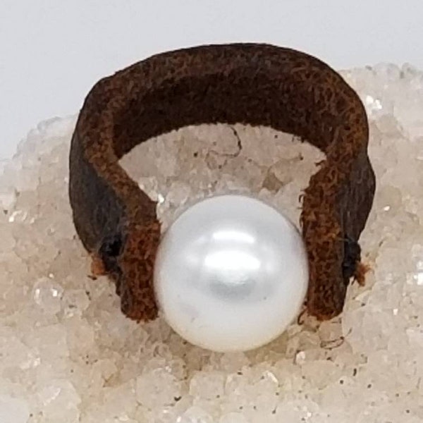 Leather and pearl- leather ring- Pearl ring