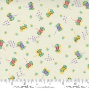 Chloe&#39;s Closet 30&#39;s Playtime Pastel Eggshell White Spool Fabric