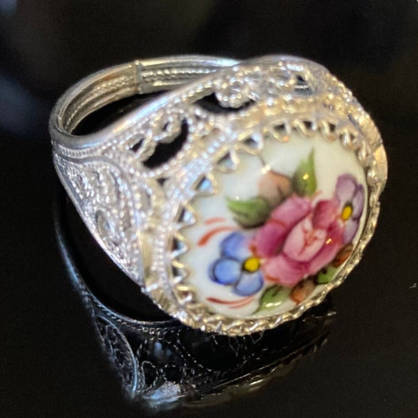 Enamel Russian Rostov Finift Adjustable Ring hand painted. White floral