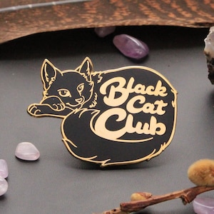 Black Cat Club ~ En nål i hård emalj från The Black Cats Collection.