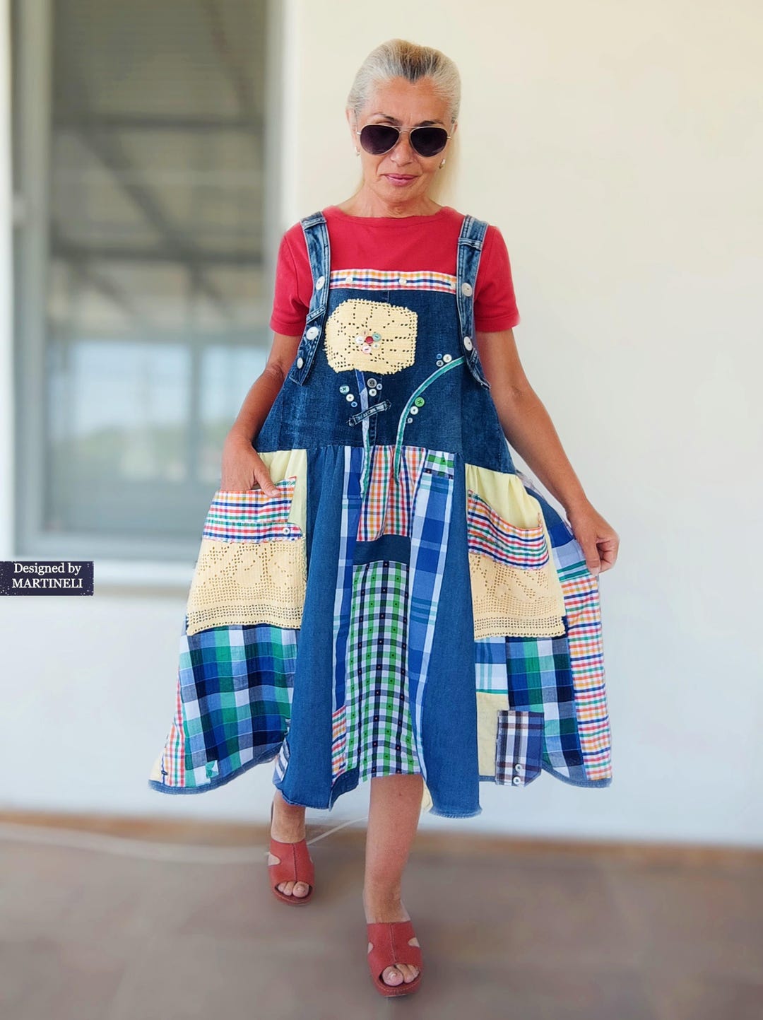 Vestido vaquero de talla grande: pechera bohemia reciclada