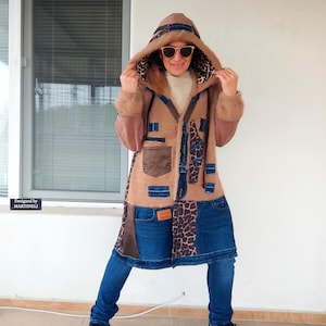 Grote maten patchwork denim vest met capuchon, 2XL lente-jeansjack met luipaardprint