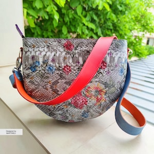 Floral Print Leather Bag Elegant Shoulder Bag Artsy Leather Crossbody Purse Animal Print Everyday Bag Stylish Bag Luxury Colorful Medium Bag