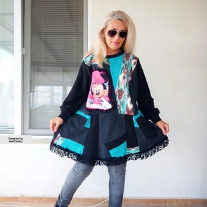 Sukienka jeansowa z Myszką Minnie w dużym rozmiarze, tunika jeansowa z ozdobną lamówką 3XL