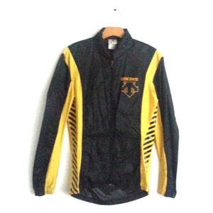 May include: Black and yellow windbreaker jacket with a zipper closure and the word "DESCENTE" and a logo on the front.