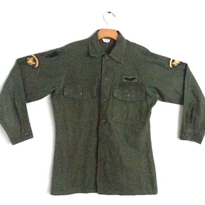 Vintage 60s Vietnam Era US Army Utility Shirt Uniform Patches Small Green