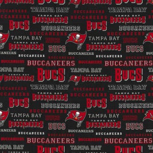 Tissu 100 % coton avec logo NFL Tampa Bay Buccaneers rouge et noir 6488 par Fabric Traditions ! 2 modèles