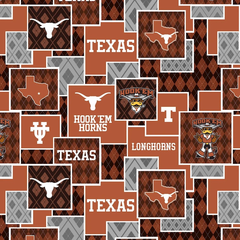 K&ouml;nnte beinhalten: Ein sich wiederholendes Muster mit dem Texas Longhorns-Logo und dem Wort "TEXAS" in Wei&szlig; auf einem orangefarbenen Hintergrund. Das Design umfasst Rauten- und Argyle-Muster in Braun- und Graut&ouml;nen, mit dem Longhorn-Maskottchen und der Umriss des Bundesstaates.