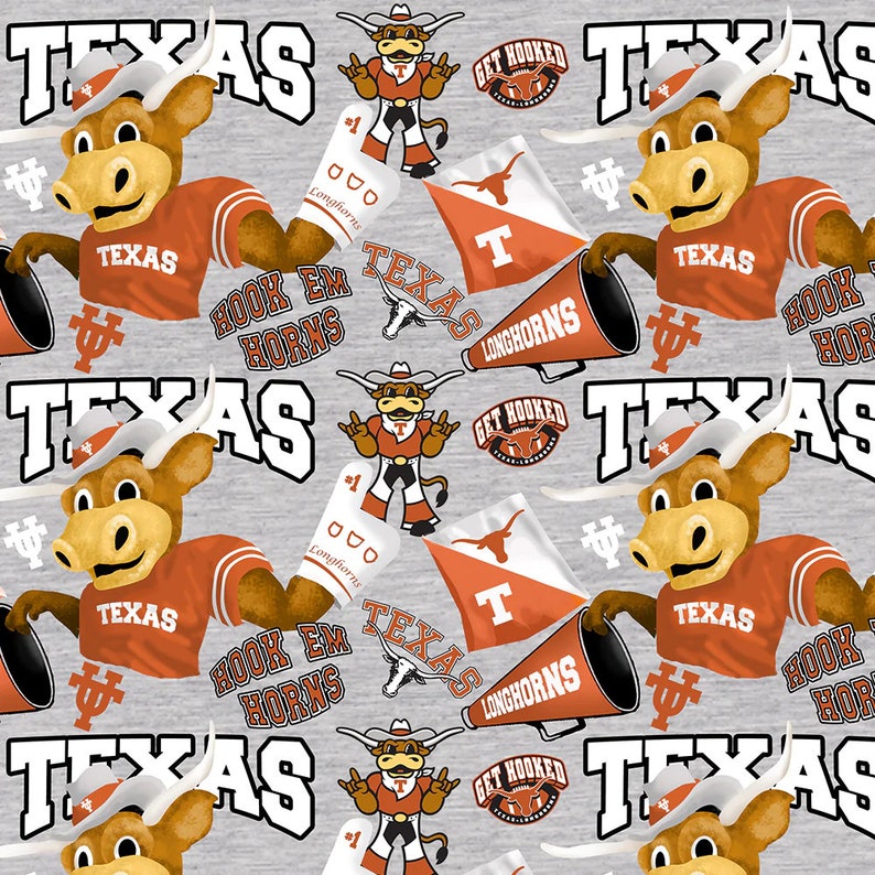 K&ouml;nnte beinhalten: Ein sich wiederholendes Muster mit dem Maskottchen der University of Texas Longhorns, Bevo, in einem orangefarbenen Trikot und Cowboyhut. Das Design enth&auml;lt das Wort "TEXAS", "HOOK EM HORNS", Flaggen und ein Megaphon, alles in Orange, Wei&szlig; und Schwarz auf grauem Hintergrund.