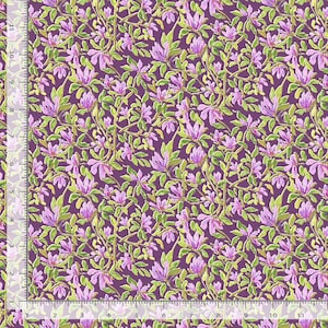 Puede incluir: Una tela floral morada con un patr&oacute;n repetitivo de flores moradas claras y hojas verdes.