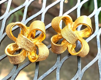 KJL EARRINGS Kenneth J. Lane Gold Plated Textured Ribbon Tied Bow Clip On Earrings