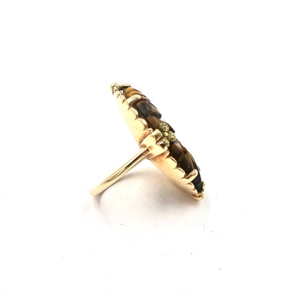 VINTAGE STATEMENT RING 10K Yellow Gold Carved Tig… - image 2