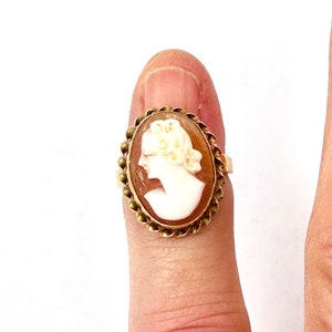 ANTIQUE CAMEO RING 14K Yellow Gold Art Deco Era Carved Shell Cameo Sz 1 Baby Ring Pinky Ring E254 image 4