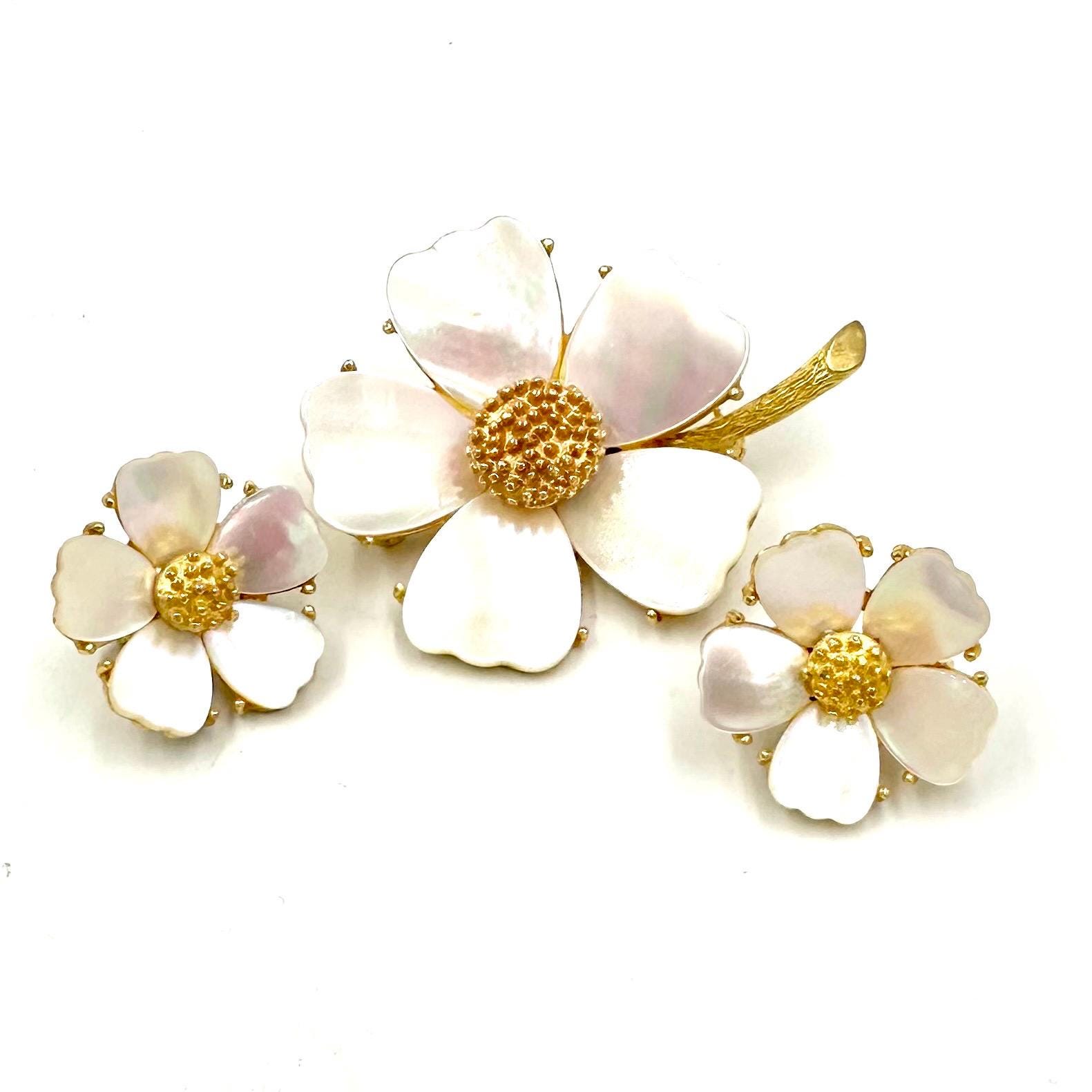 Vintage MANDLE BROOCH EARRINGS Set Mother of Pearl Shell Dogwood Magnolia Flower Clip On