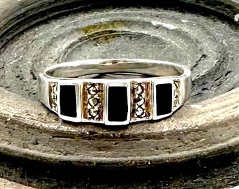 Anillo Judith Jack en plata de ley con marcasita y ónix negro, talla 9, vintage, E577