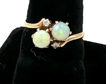 Vintage Toi et  Moi OPAL DIAMOND RING 14K Yellow Gold Fiery Opal Cabochon Sz 6 E548