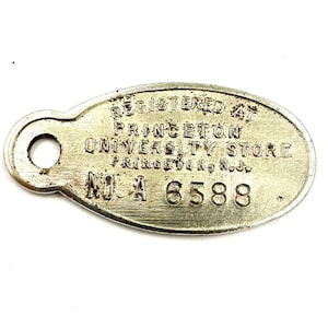 Antieke PRINCETON UNIVERSITY STORE Fob-hanger oplaadplaat Tag Alles wat de student nodig heeft