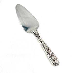 Vintage S KIRK & SON Sterling Silver Floral Repousse Cheese Pie Server 5”
