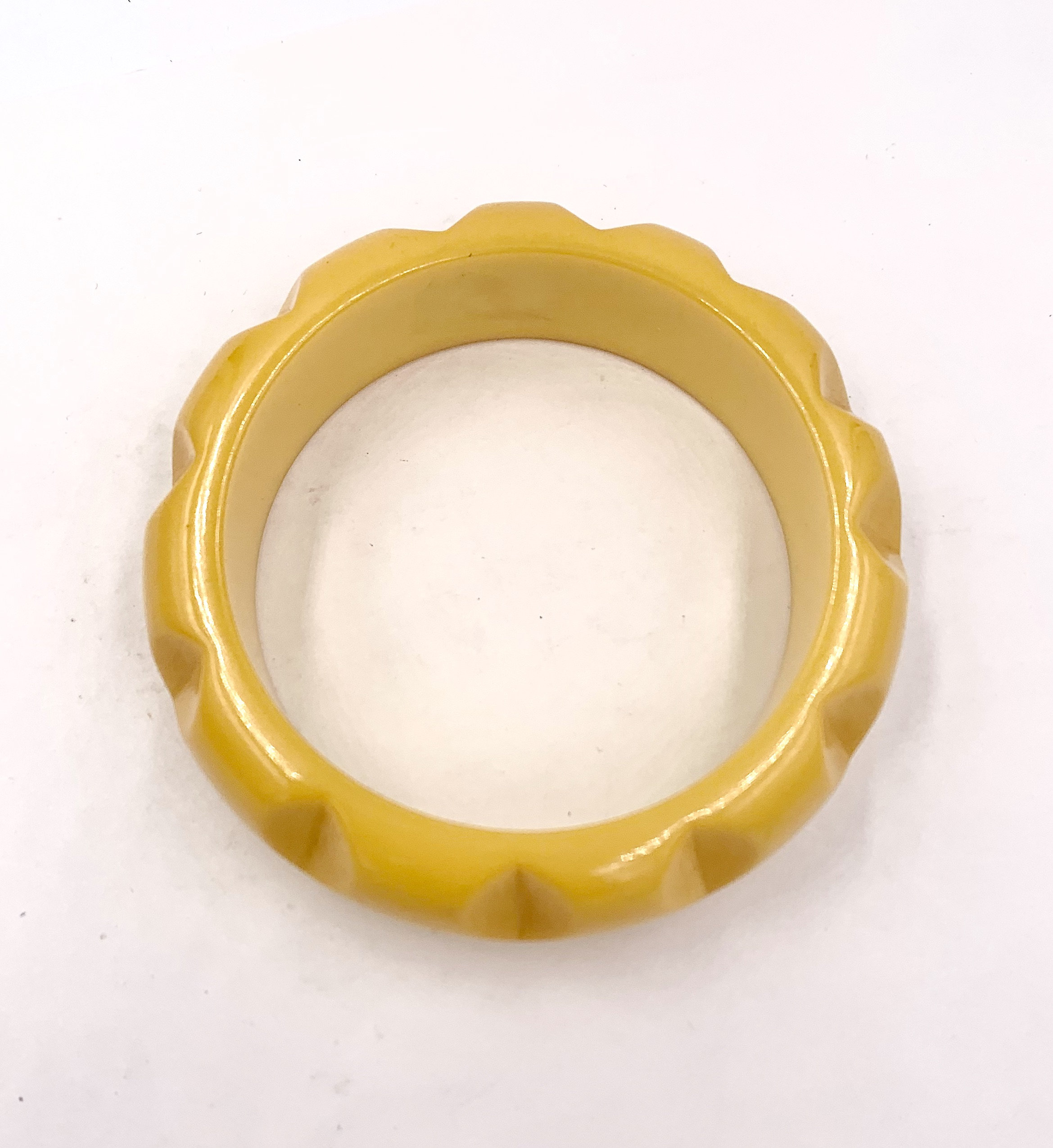 Vintage BAKELITE BANGLE BRACELE Golden Butterscotch Carved