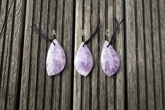 Natural Lavender Amethyst (Madagascar) freeform pendant (ETP00147)