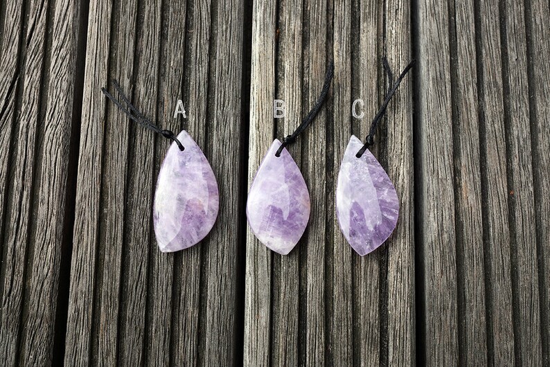 Natural Lavender Amethyst (Madagascar) freeform pendant (ETP00147) image 1