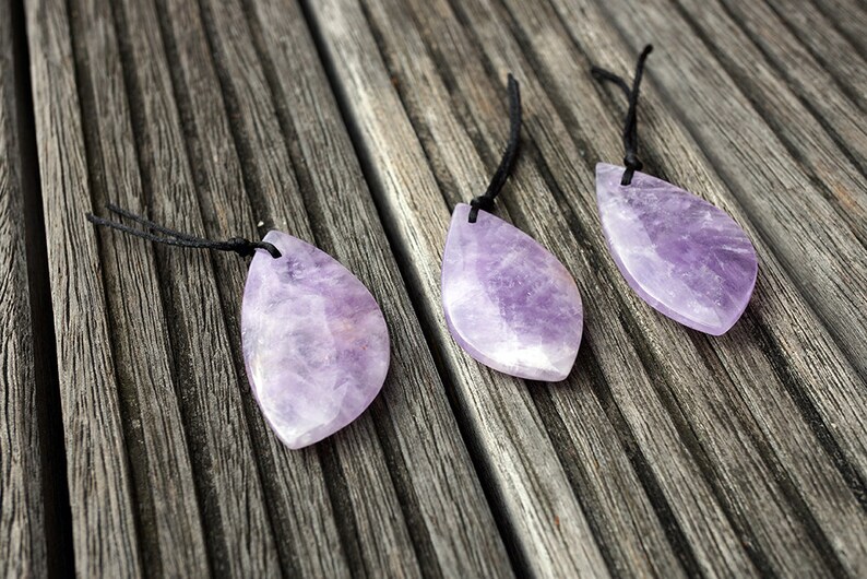 Natural Lavender Amethyst (Madagascar) freeform pendant (ETP00147) image 5