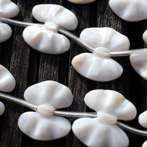 Pink Mother of Pearl / MOP 22-26mm bow beads (ETB00276)