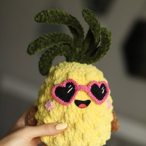 Crochet pattern amiurumi Heart Valentine's day decor tutorial pdf pineapple image 2