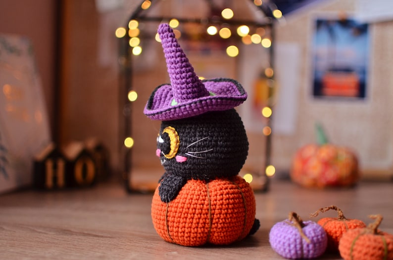 Black cat Halloween Crochet pattern in pumpkin pdf Englisch Español image 3
