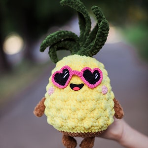 Crochet pattern amiurumi Heart Valentine's day decor tutorial pdf pineapple image 3