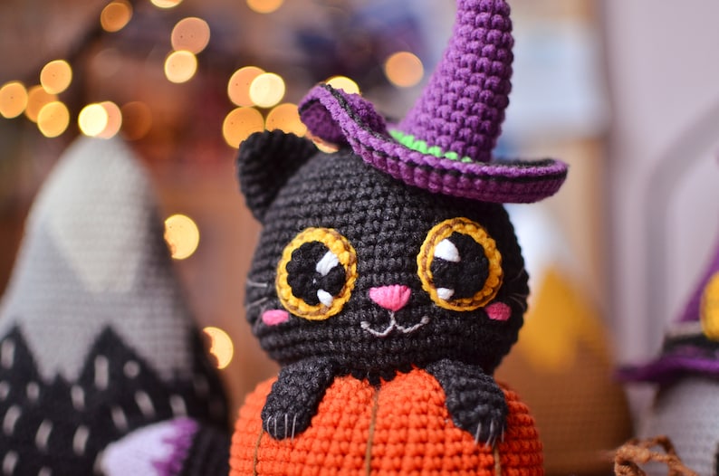 Black cat Halloween Crochet pattern in pumpkin pdf Englisch Español image 6