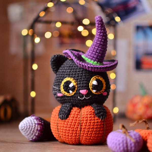 Black cat Halloween Crochet pattern in pumpkin pdf Englisch Español