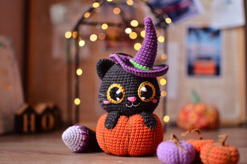 Black cat Halloween Crochet pattern in pumpkin pdf Englisch Español image 1