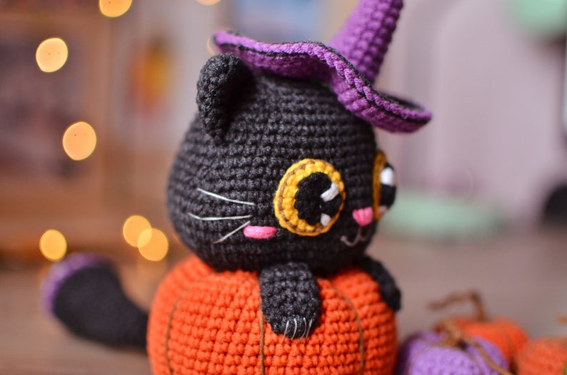 Black cat Halloween Crochet pattern in pumpkin pdf Englisch Español image 7