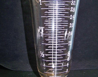 Rare Giant - Early - Eastman Kodak Graduated 32 OZ., (1 Quart) Glass Beaker Photographic Darkroom DISPLAY ONLY!! - Crack.   ---   #C140332