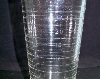 Eastman Kodak 32 Oz Measuring Glass Beaker; Kodak Glass; Darkroom Chemical Measuring Glass - Graduated, Manganese Glass   ---   #C140334